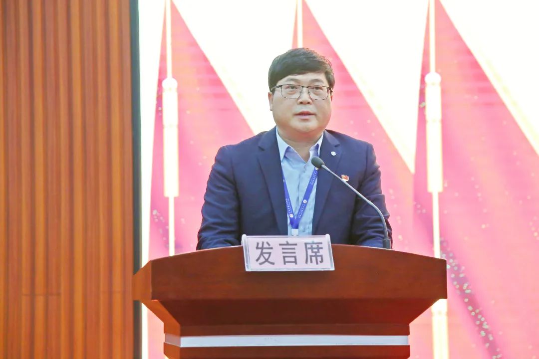 4.图为党委副书记、院长莫创才致辞.jpg