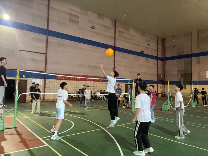 学生气排球比赛现场.jpg