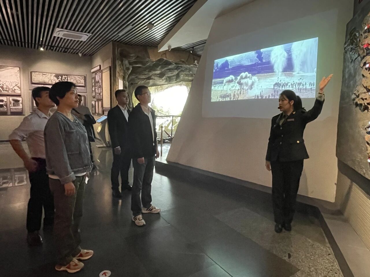 微信图片_2025-12-05_162406_084.jpg 微信图片_2025-12-05_162406_084.jpg