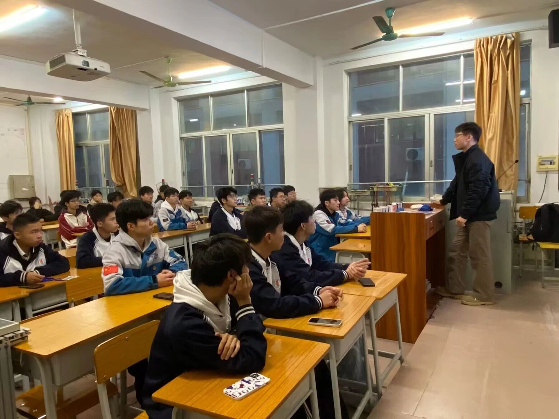 微信图片_2025-12-16_190045_502.jpg 微信图片_2025-12-16_190045_502.jpg