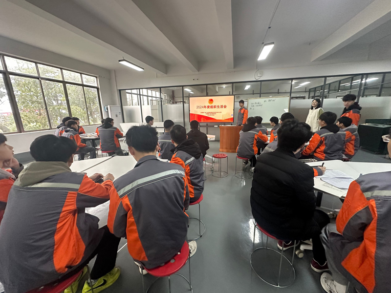 2023级汽车维修1班团支部开展组织生活会.jpg