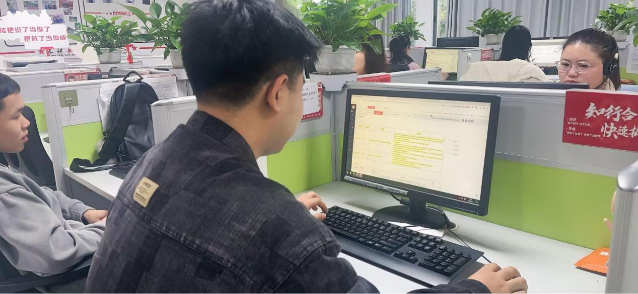 20计算机 1班梁伟杰在中国联通工作
