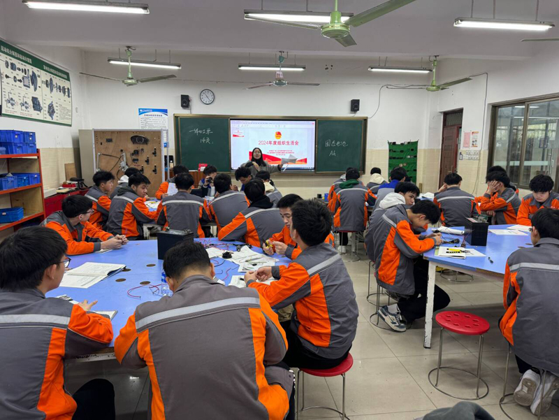 2023级新源汽车1班团支部开展组织生活会.jpg