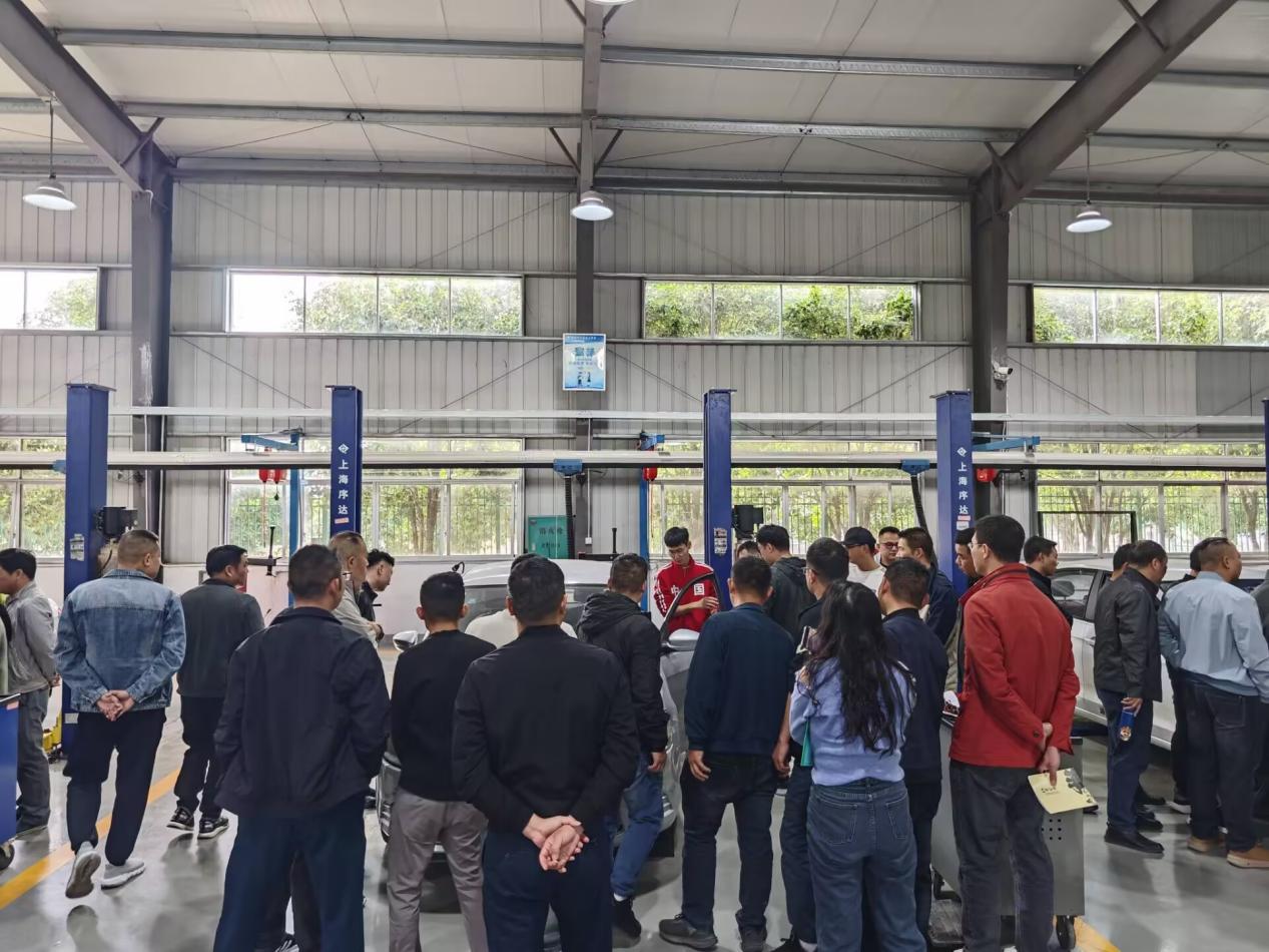 EE65680EDAAE2BA9D6DC9CCAD04375EA