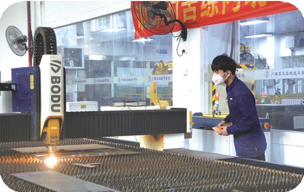 7.激光下料切割工作区.jpg 7.激光下料切割工作区.jpg