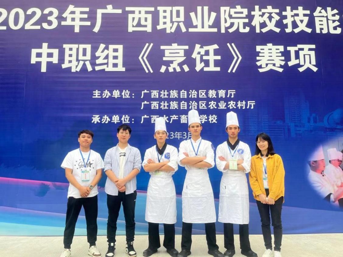 说明: 2023年指导学生参加广西学生职业技能大赛雕刻与冷拼项目获一等奖2项二等奖1项 说明: 2023年指导学生参加广西学生职业技能大赛雕刻与冷拼项目获一等奖2项二等奖1项